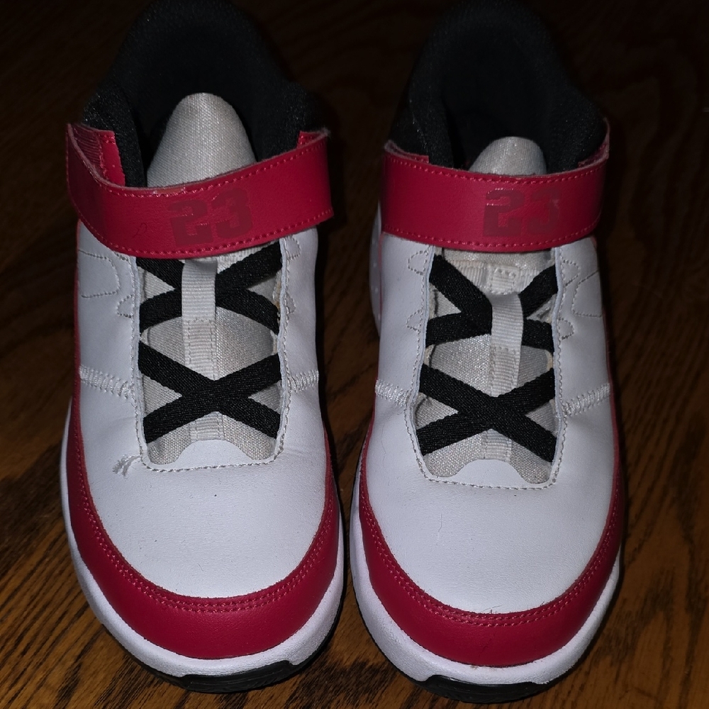 Nike AIR JORDAN MAX AURA 3 P 'WHITE VERY BERRY Size 3  Youth